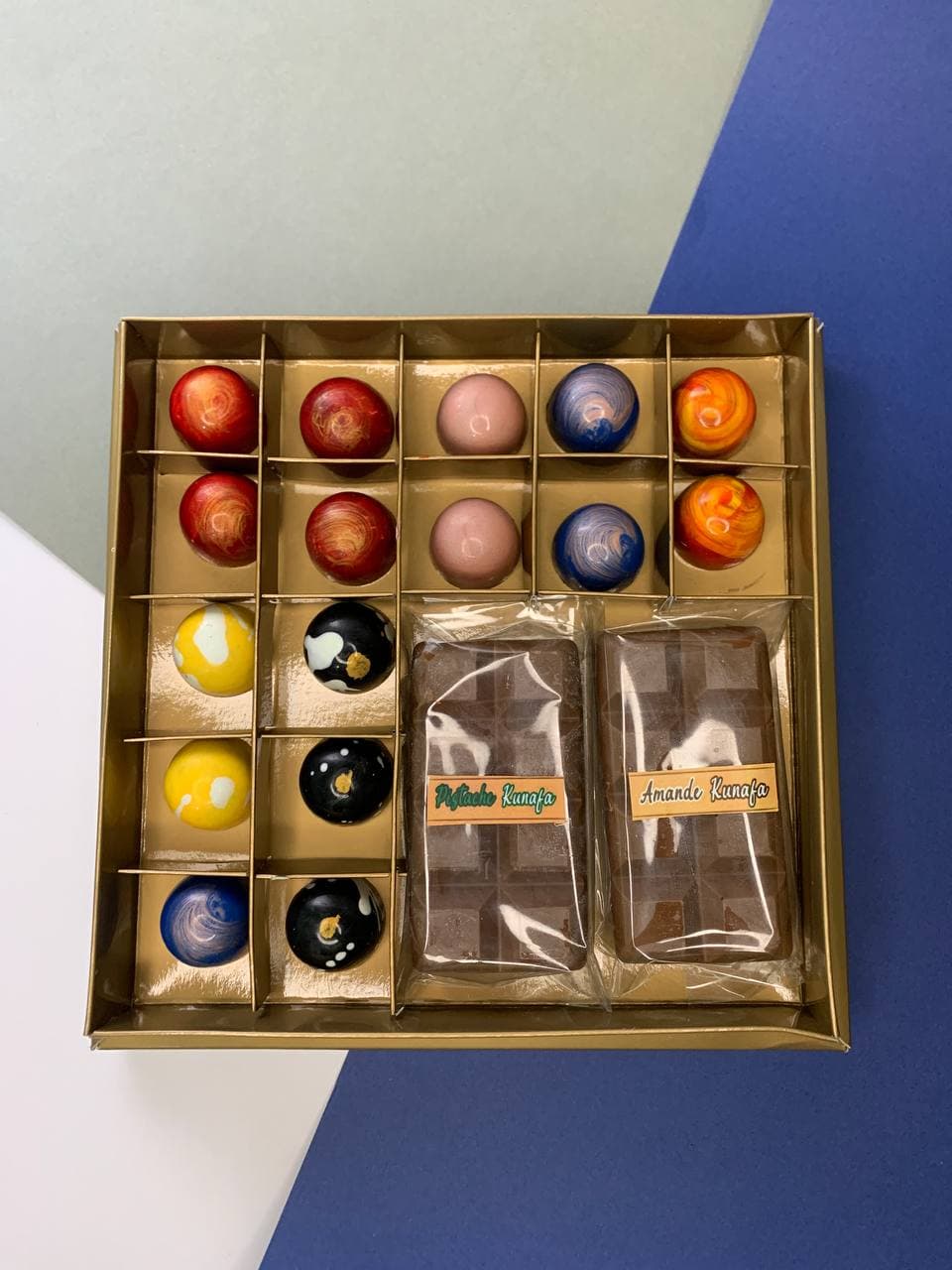 Boîte 16 pcs Bonbons Chocolat et 2 Mini Tablettes Kunafa